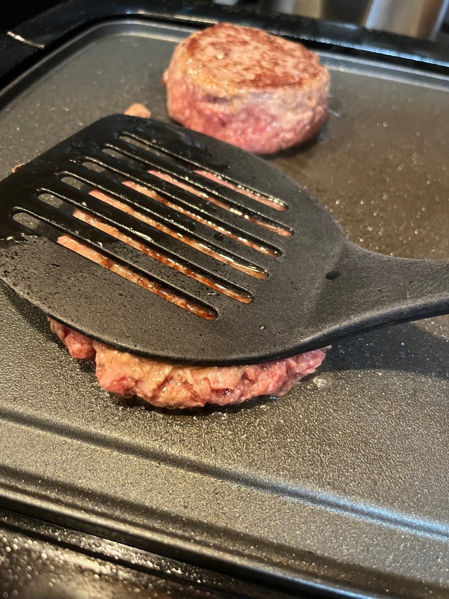 How to Cook Burgers in Cast Iron Skillet on Grill: Ultimate Guide